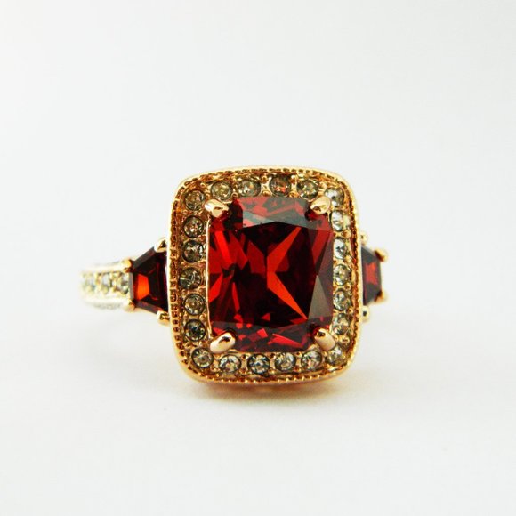 Cocktail Hour Retro Faux Ruby Statement Ring - Picture 3 of 5